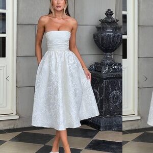 Elegant White Strapless Dress